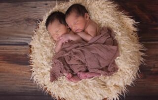 twins-cuddling