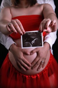 pregnant-couple-ultrasound